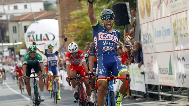 Andrea Pasqualon klopt Colbrelli en Gavazzi in Coppa Sabatini