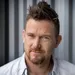 Dit is de onbekende broer van Johnny de Mol