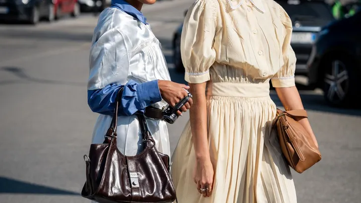 Vrouw met stijlvolle look.