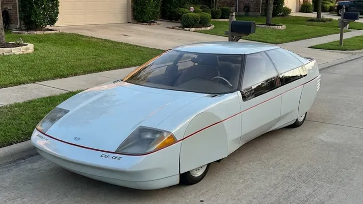 Uniek Ford-prototype met de luchtweerstand van een straaljager duikt plotseling op tussen de tweedehands bankstellen op Facebook