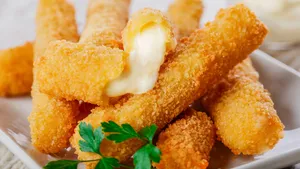 Krokante mozzarellasticks