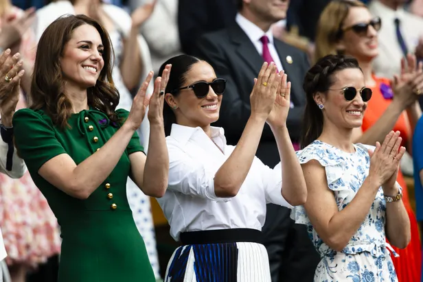 Catherine, Meghan en Pippa klappen op tribune van de damesfinale van het Wimbledon-tennistoernooi.