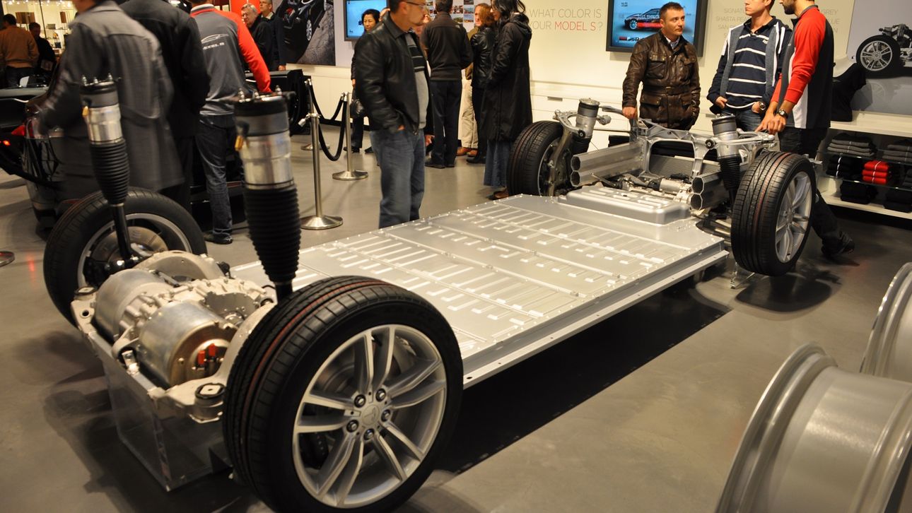 leider waterval vreugde Tesla's batterijchef vertrekt aan vooravond uitrol Model 3 | Autobahn