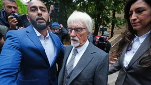 Bernie Ecclestone bekent schuld in enorme fraudezaak (400 miljoen)