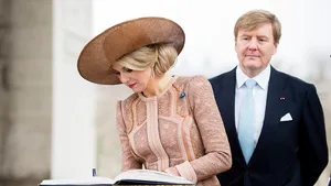 Máxima in Claes Iversen bij Arc de Triomphe