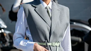 Vrouw met stijlvolle look.