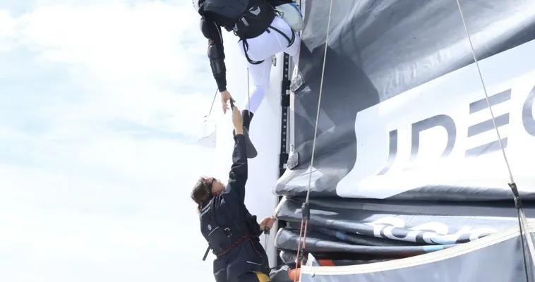 © The Famous Project