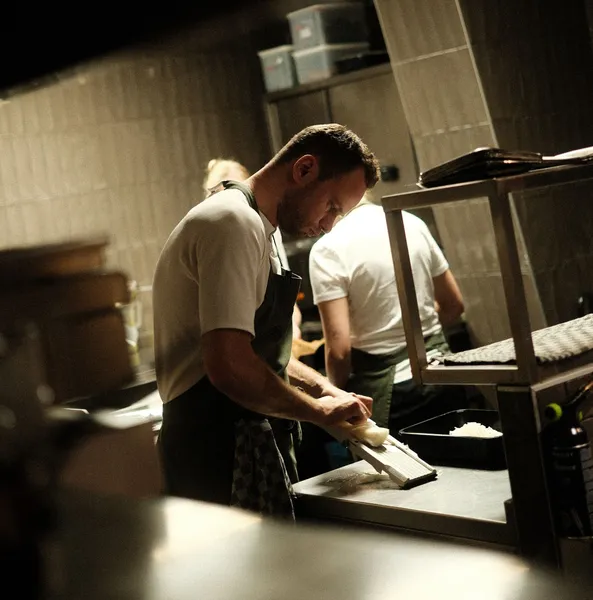 Foto 1 van Dinner at Six