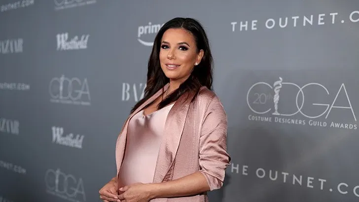 Hoogzwanger en fully glammed up: Eva Longoria doet 't gewoon