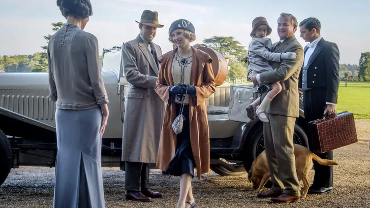 DOWNTON ABBEY (2019) - ELIZABETH MCGOVERN  - HUGH BONNEVILLE  - LAURA CARMICHAEL  - HARRY HADDEN-PATON.