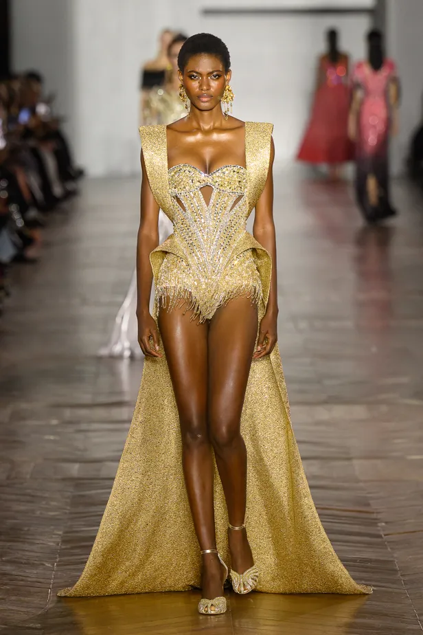 De show van Tony Ward bij Paris Haute Couture Week 