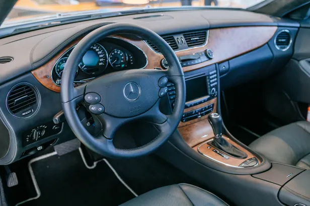 Mercedes-Benz Museum, Collection Room 5: Special exhibition „Youngtimer“. Mercedes-Benz CLS 350 CGI. Interior, cockpit. Photo: Thomas Niedermüller.