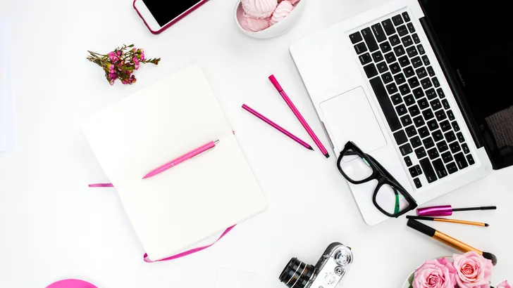 Onderzoek: muurbloempjes zijn succesvoller op de werkvloer