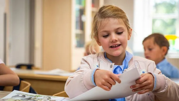 Spannend! De eerste schooldag van prinses Estelle