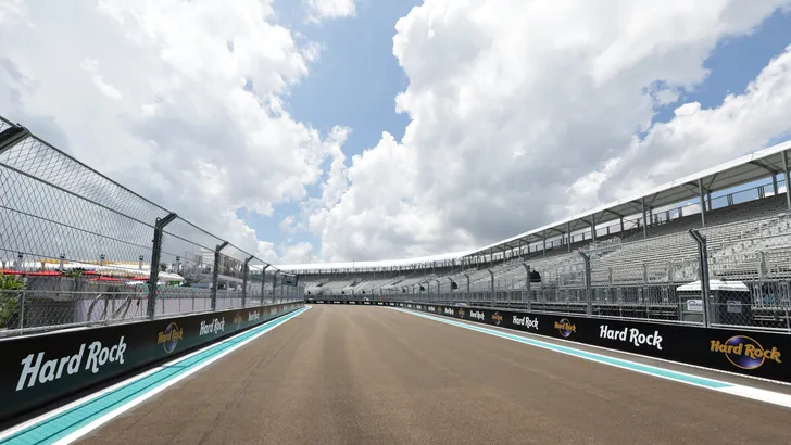 VIDEO: F1 safety car doet eerste rondje Miami