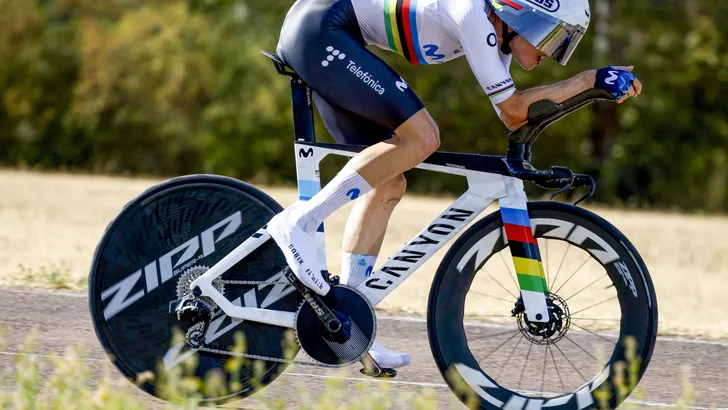 De samenvatting van de tijdrit in de Tour de France Femmes: Marlen Reusser maakt favorietenstatus waar, Demi Vollering staat er uitstekend voor en Pauline Ferrand-Prévot reed een erbarmelijke tijdrit.