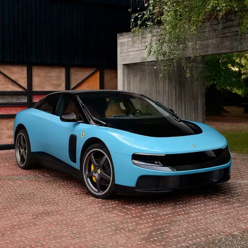 Waarom Ferrari gitaartechniek leent om zijn eerste EV emotie te geven