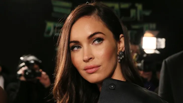 Megan Fox showt zoontje