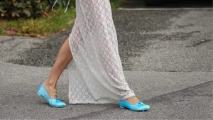 Een vrouw in een jurk