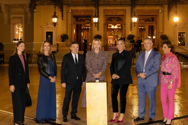 Prinses Charlene bij Monaco's Casino Plaza
