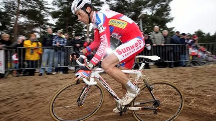 Sven Vanthourenhout tekent bij Landbouwkrediet