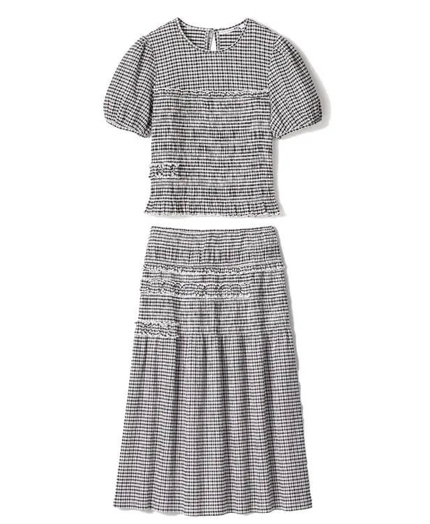 Uniqlo x Cecilie Bahnsen - Bloes: €29,90 | Rok: €49,90