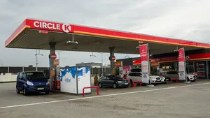 Duitse automobilisten trekken massaal naar Polen door enorm benzineprijsverschil