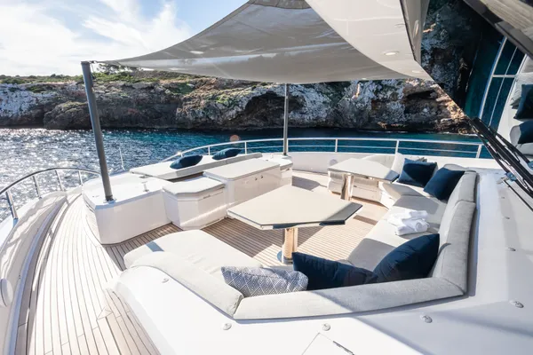FD100 Tri-deck Horizon Yachts