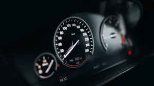 Waarom is de snelheid van snelle auto's bewust begrensd op 250 km/u?