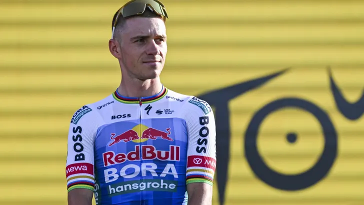 Remco Evenepoel wilde bij Red Bull-BORA-hansgrohe in de Tour de France de stap zetten naar Tadej Pogacar en Jonas Vingegaard, maar volgens Sporza-journalist Maarten Vangramberen houdt Team Visma | Lease a Bike geen rekening met de Belg.