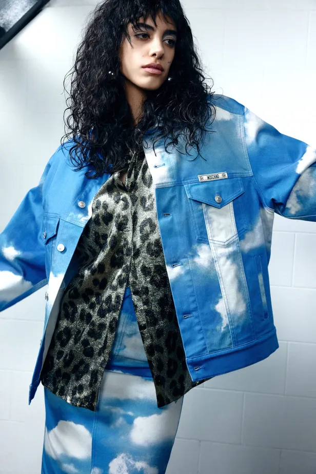 Jas en rok: Moschino | Shirt: Vintage Haider Ackermann
