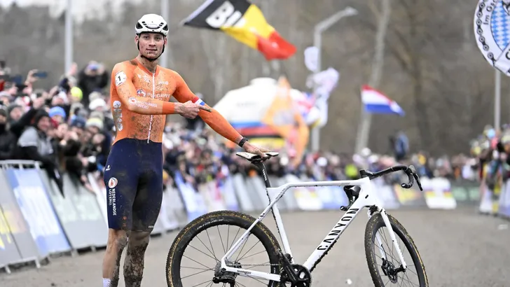 mathieu van der poel tijdens het wk veldrijden in tabor