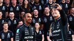 Teamfoto Mercedes 'te blank' voor Hamilton: 'Er zijn maar drie mensen van kleur'