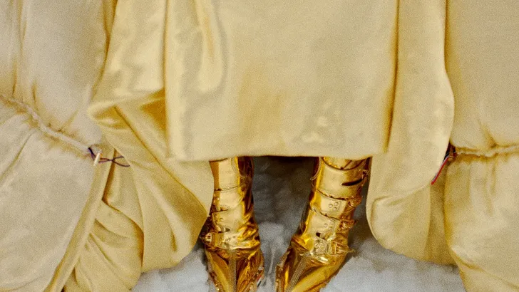 Hot trend: glanzende gouden laarzen