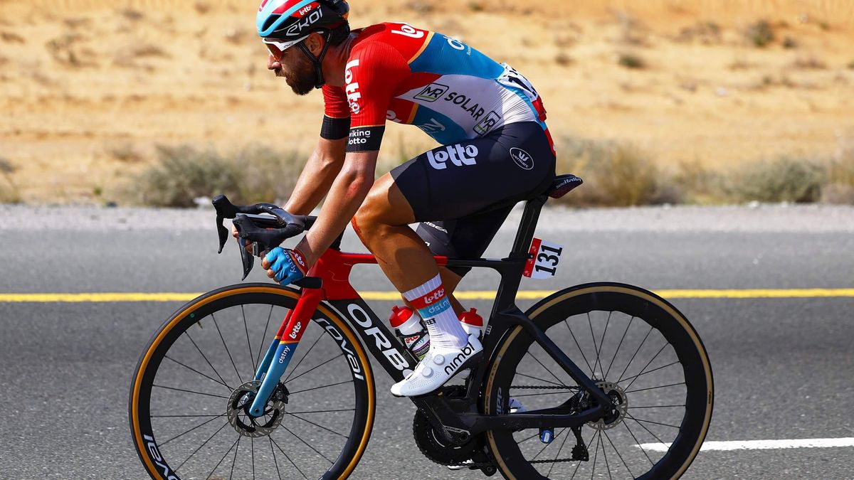 ?? Thomas De Gendt valt en krijgt nieuw wiel en medische zorgen... van Soudal Quick-Step!