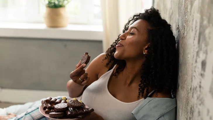 Moet je chocola nou in of uit de koelkast bewaren?