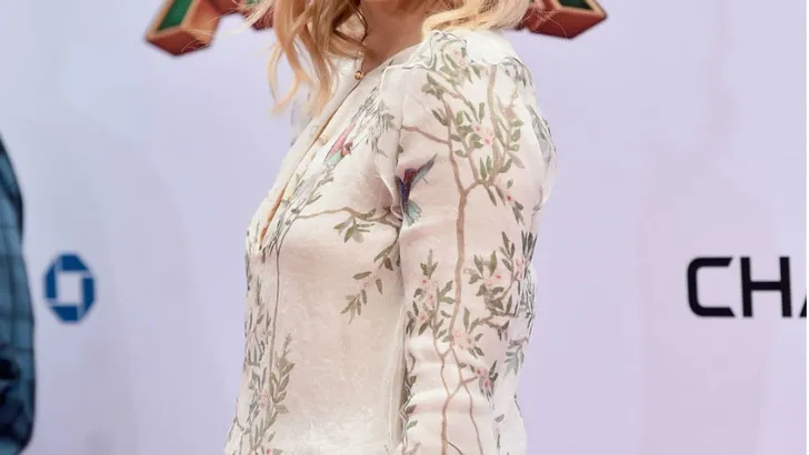 Actrice showt zoons rode loper