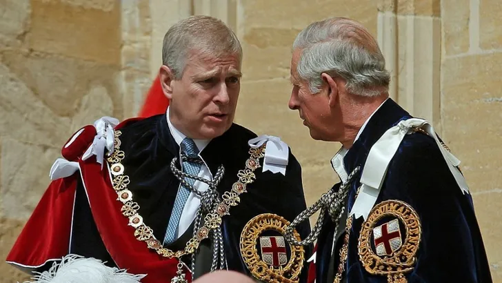 Prins Andrew: 'Ik heb géén ruzie met prins Charles' 