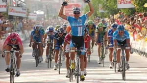 VUELTA: Alessandro Petacchi sprint naar de zege