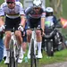 Tadej Pogačar rijdt op kop over de kasseien met Mathieu van der Poel vlak in zijn wiel tijdens Parijs-Roubaix