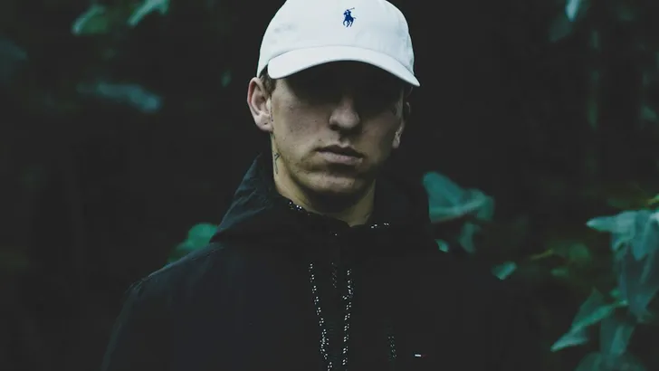 Ralph Lauren combineert traditie met moderne sensibiliteit en bewijst dat klassieke stijl nooit uit de mode raakt.