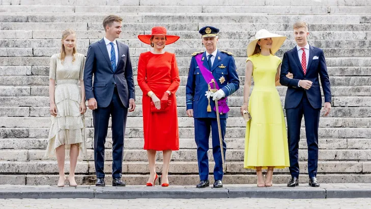 Foto van de Belgische koninklijke familie bij de viering van koning Filips tienjarig jubileum als koning, 2023.