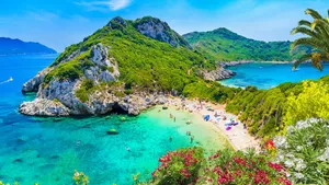 Luxe, betaalbaar én verrassend. Boek nu je droomvakantie naar Corfu's best bewaarde geheim en ervaar een stukje Malediven in Griekenland.