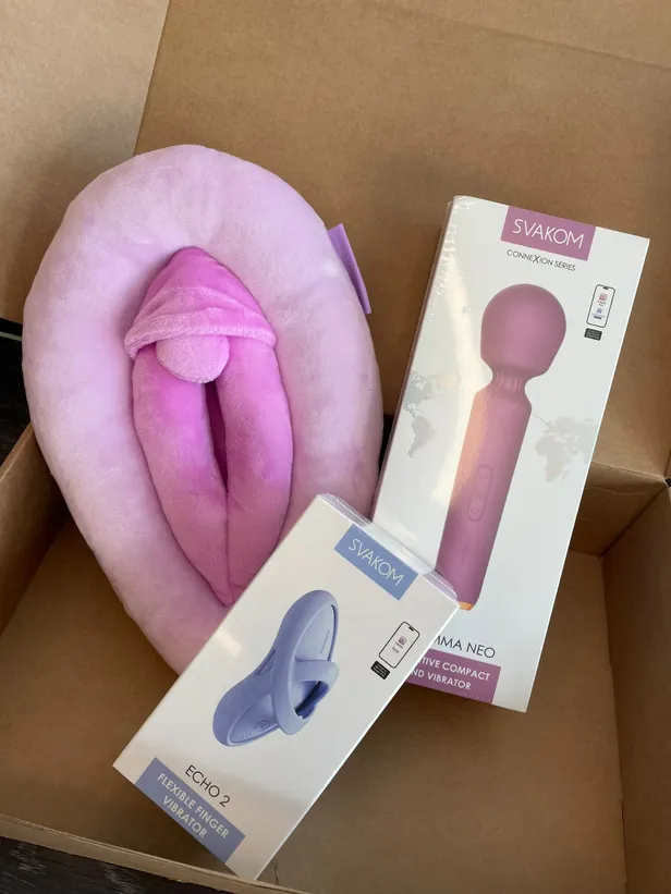 Spannend pakketje met vibrators van Svakom