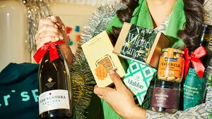 Het ‘Kom-niet-met-lege-handen-deze-Kerst’-pakket van Crisp