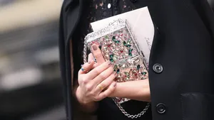 De vierkante nagel is terug! Ontdek dé verrassende nageltrend van 2026 en zie hoe je deze chique, krachtige manicure draagt. Inclusief Instagram-inspiratie.