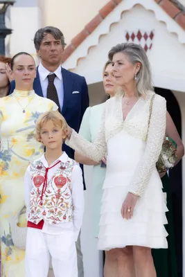Prinses Caroline gaf acte de présence in (hoe kon het ook anders) een volledige Chanel-look.
