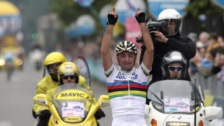 Indrukwekkende zege van Bettini in Lombardije