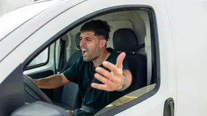 Waarom je in de auto verandert in een monster: de psychologie achter jouw verkeersruzie