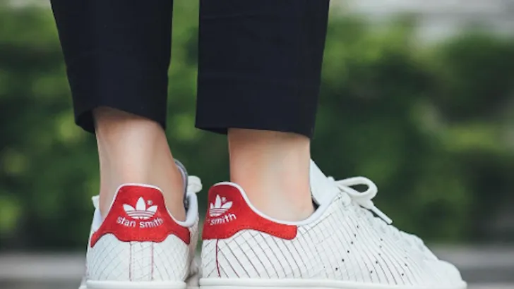 Bewezen: we kopen voor het eerst meer sneakers dan high heels